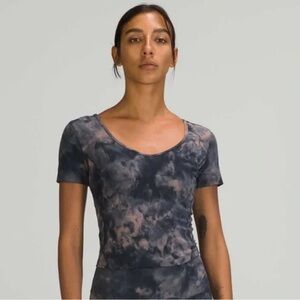 Lululemon Athletica Blue Gray Crop Top Short Sleeve Fitted